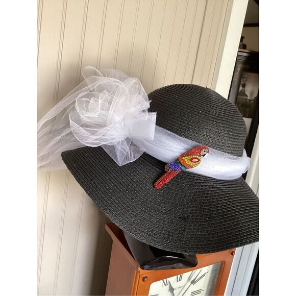 Women’s Hat - Picture 2 of 6